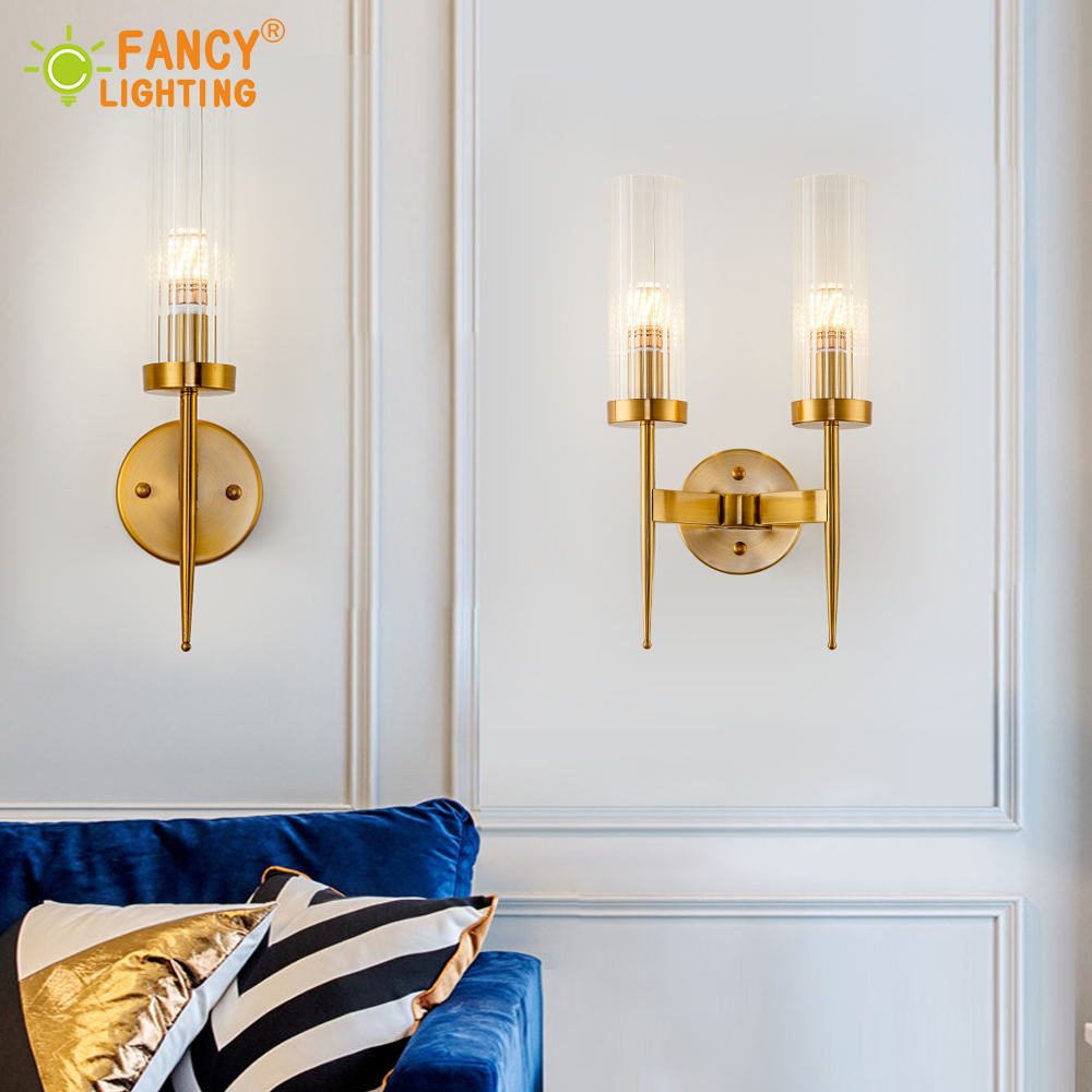 Aplique de pared con 1 o 2 brazos, incluida la bombilla LED. Diseño en cristal y latón dorado